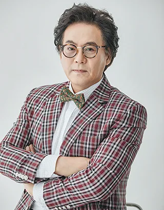 Portrait photograph of South Korean actor Lee Byung-joon