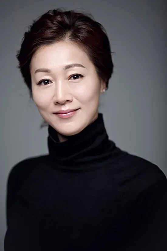 Portrait photograph of actress Bang Eun-Hee from 1967 profile records