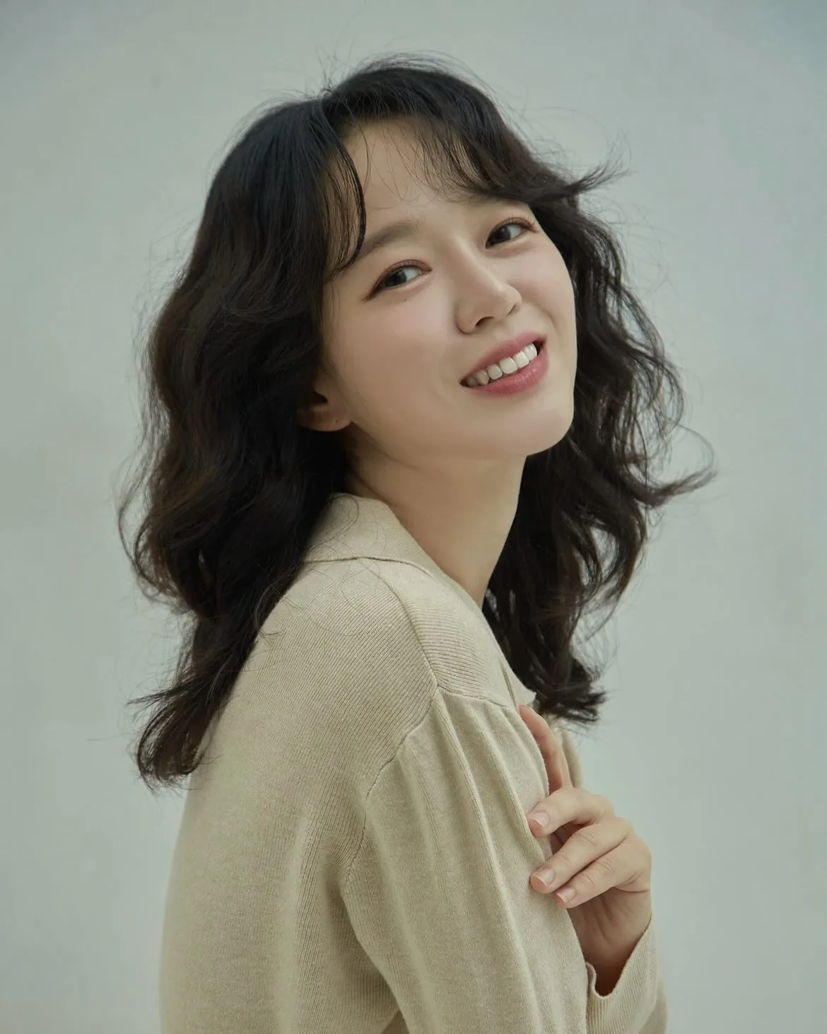 Promotional portrait of Choi Seul-Ki