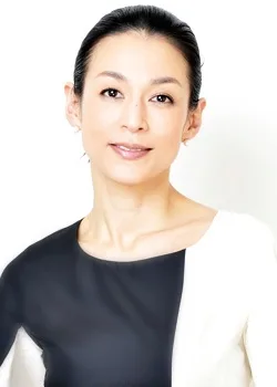Honami Suzuki portrait photo