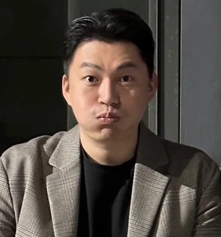 Portrait photograph of actor Kim Jin-Hyeon