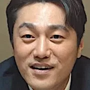 Actor Choi Young-Joon portraying Min Gang-Yong.
