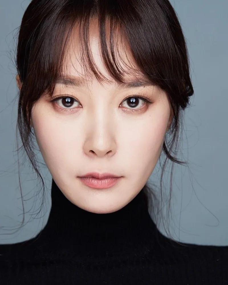 Bae Jin-Ah portrait from 1985 profile
