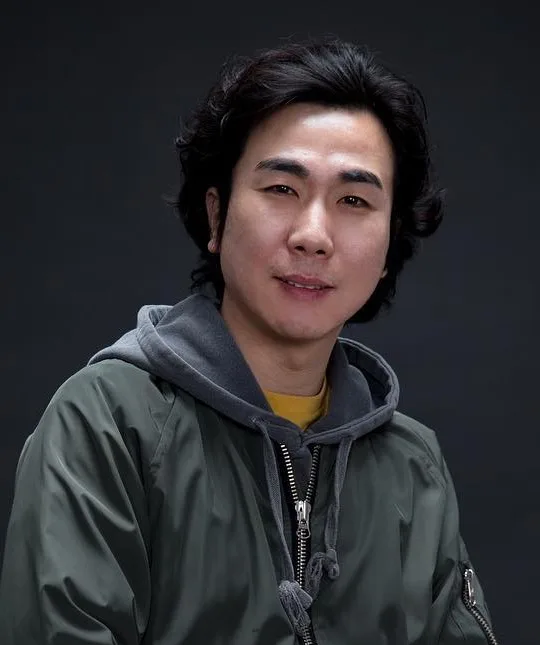 Portrait photograph of Lee Heon-Il