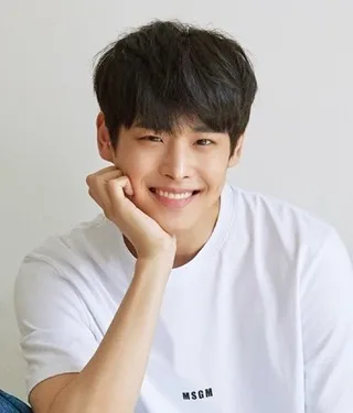 Choi Byung-Chan portrait profile photo