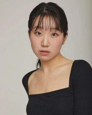 Portrait photograph of actress Jung Ye-Nok
