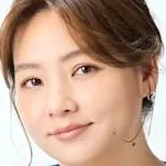 Kayo Noro portrays Akari Tsukioka