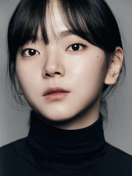 Portrait of South Korean actress Sim Su-Bin