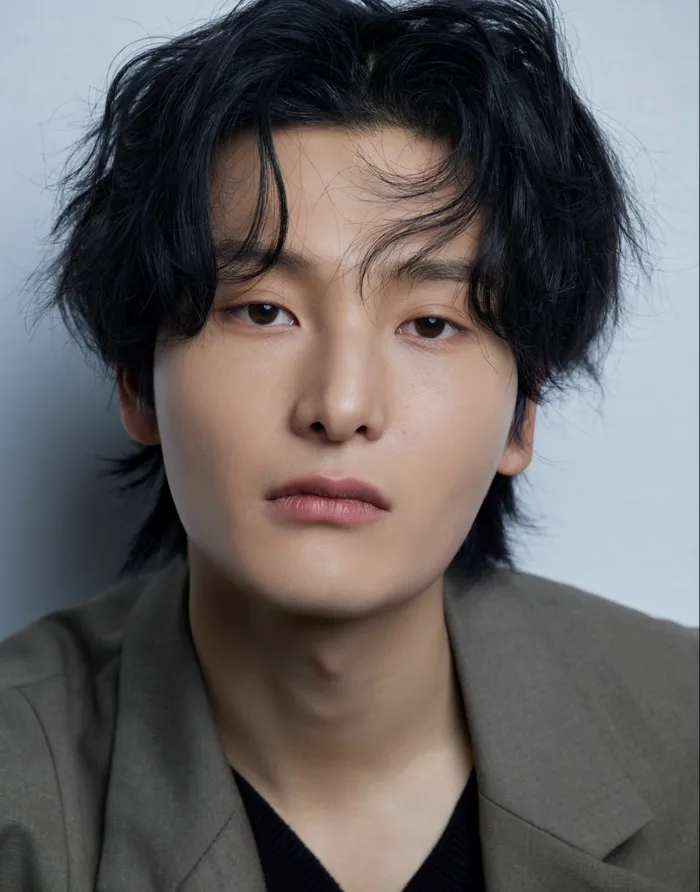 Profile photograph of actor Shin Dong-Jun
