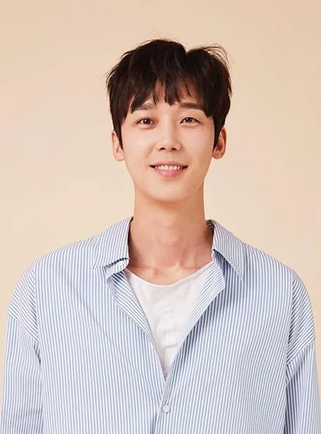 Portrait photograph of South Korean actor Yoon Jong-Hoon