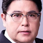 Sarutoki Minagawa portraying Toshio Munakata