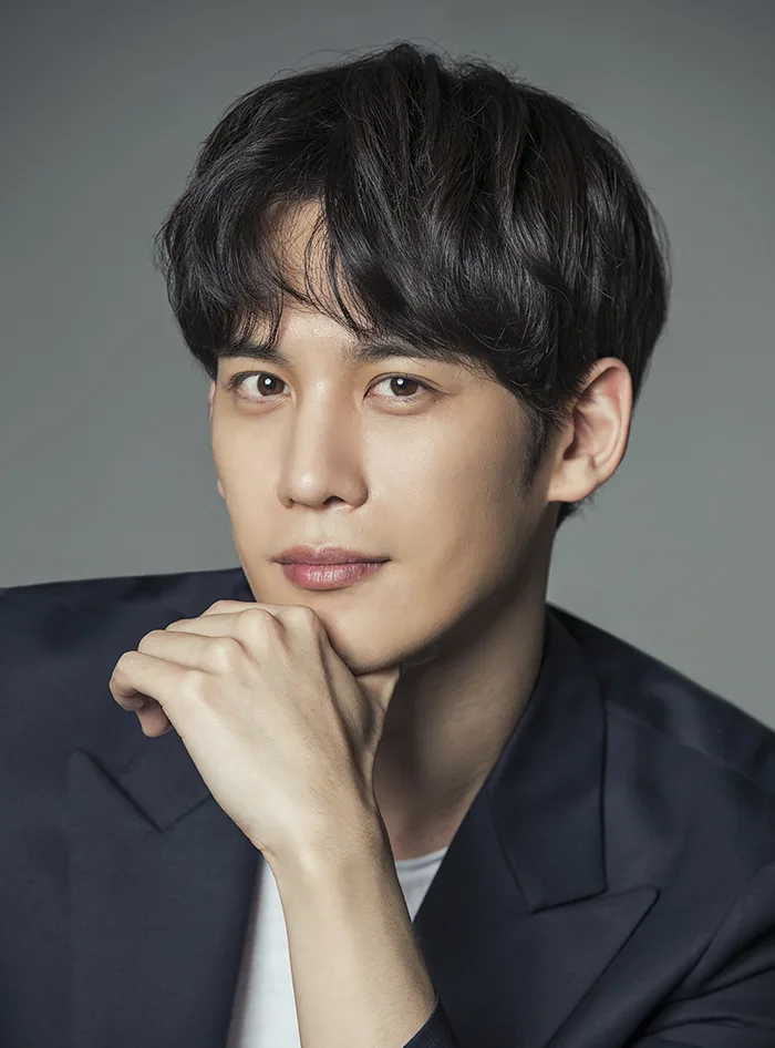 Park Ki-Woong promotional portrait