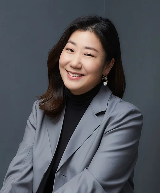 Portrait photograph of actress Ra Mi-Ran