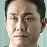 Oh Jung-Se portraying Kwon Jong-Uk