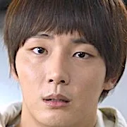 Yoon Si-Yoon as Do Yong-Sik
