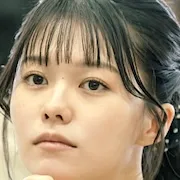 Sara Shida plays Maki