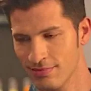 Alberto Mondi as Andre