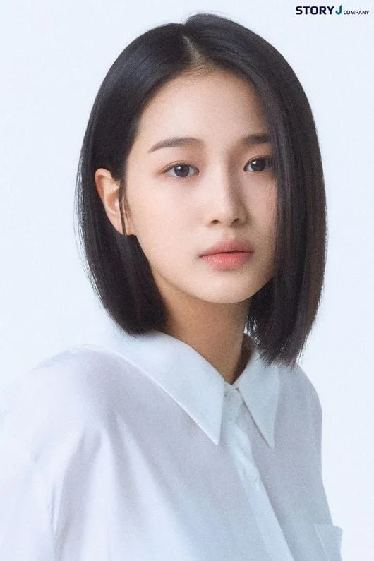 Portrait photograph of actress Han Ga-Eul