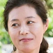 Moon So-ri as Hye-won's mother