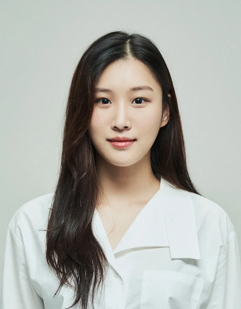 Portrait photograph of actress Kim Byeo-Ri