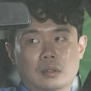 An Se-ha as taxi driver