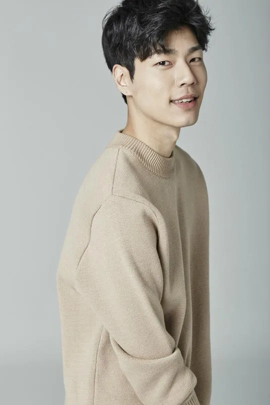 Kim Jong-Hoon profile photograph from 1992