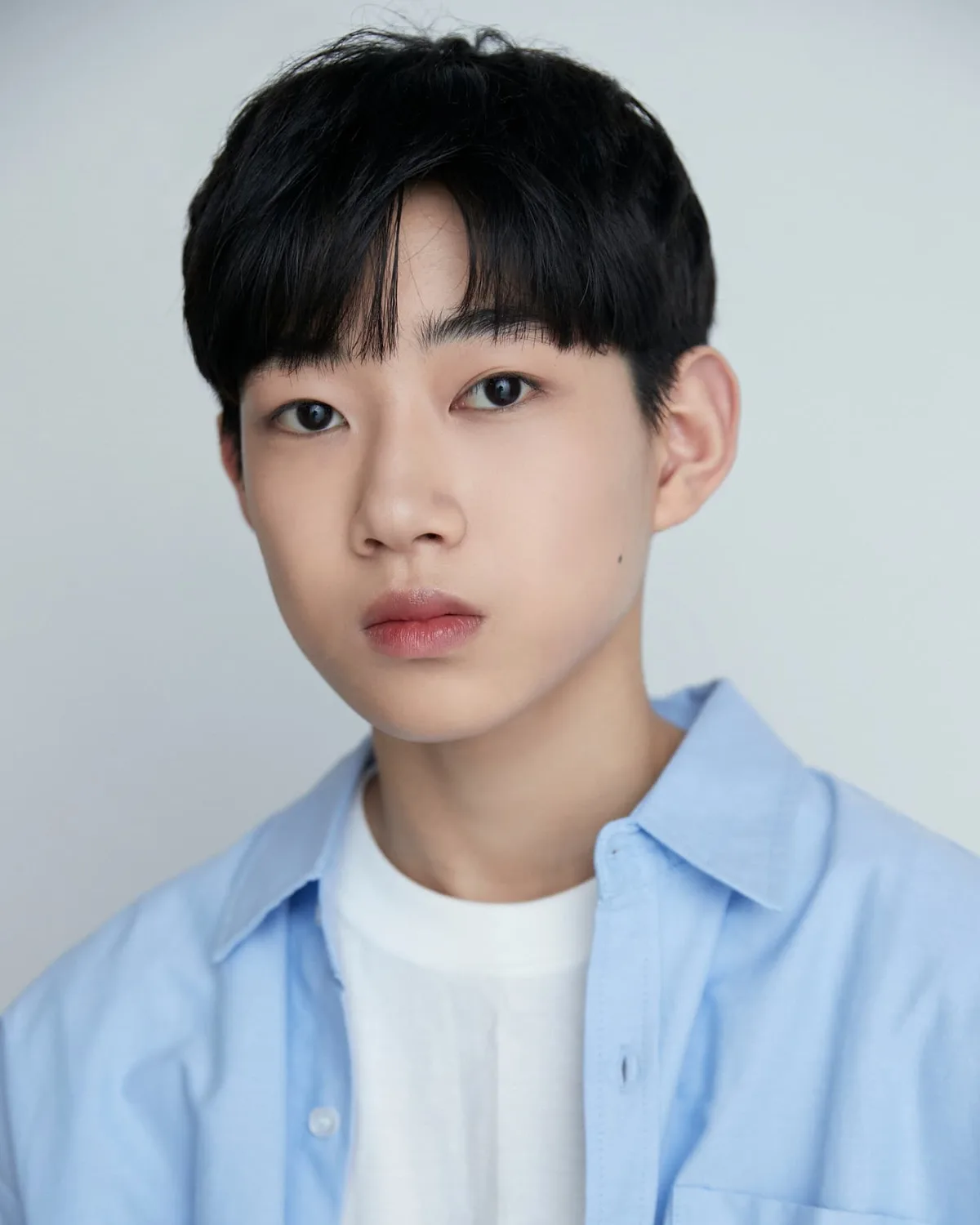 Hong Dong-Young portrait profile image