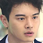 Jang Dong-Joo as Lee Hwan-Joo