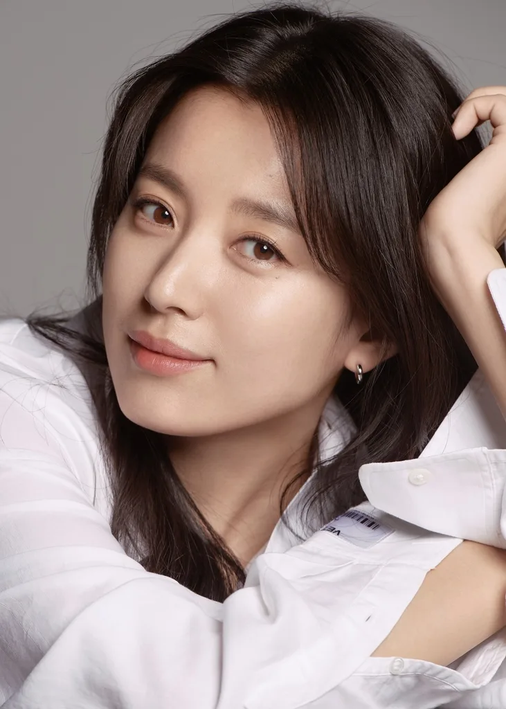 Portrait of South Korean actress Han Hyo-joo