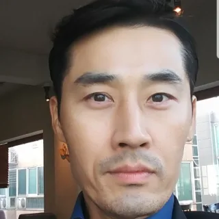 Lee Si-Hoo profile photograph