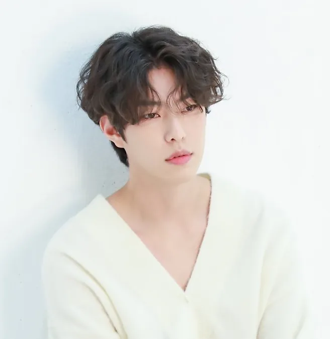 Profile photograph of Shin Myung-Sung
