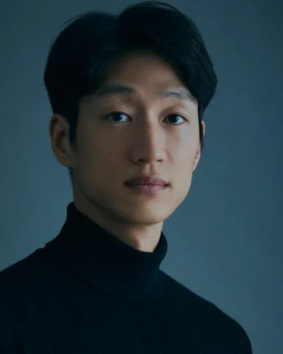 Yoo Yong-1981-p1 profile photograph