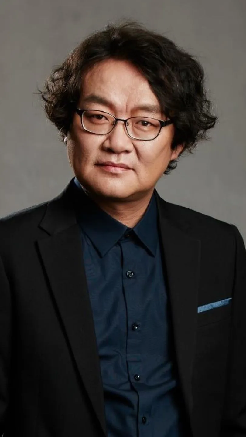 Portrait photograph of actor Cha Soon-Bae
