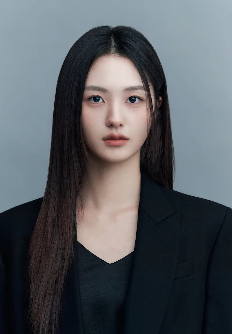 Yoon Ha-Young profile photograph