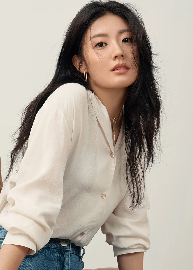 Portrait photograph of actress Nam Ji-hyun