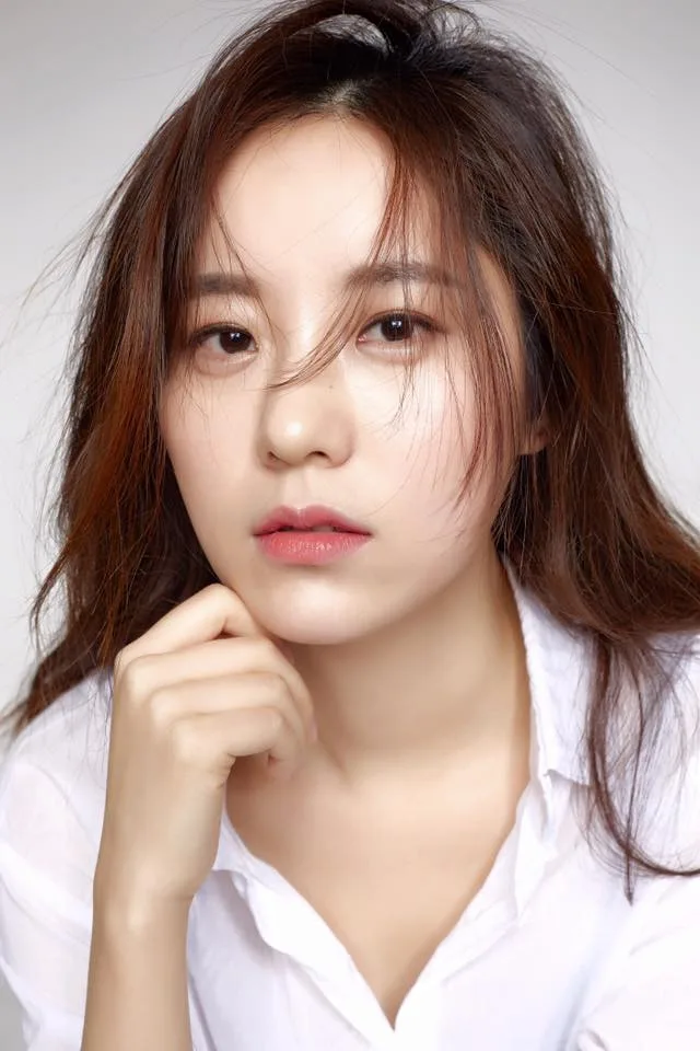 Portrait of South Korean actress Heo Na-Kyung