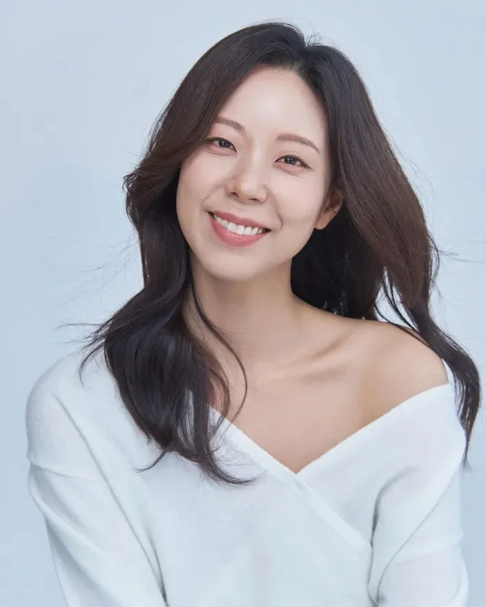 Yang Jo-A promotional portrait photo