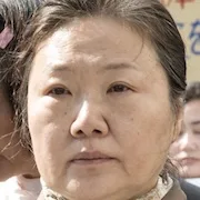 Kim Hae-sook as Bae Jung-kil
