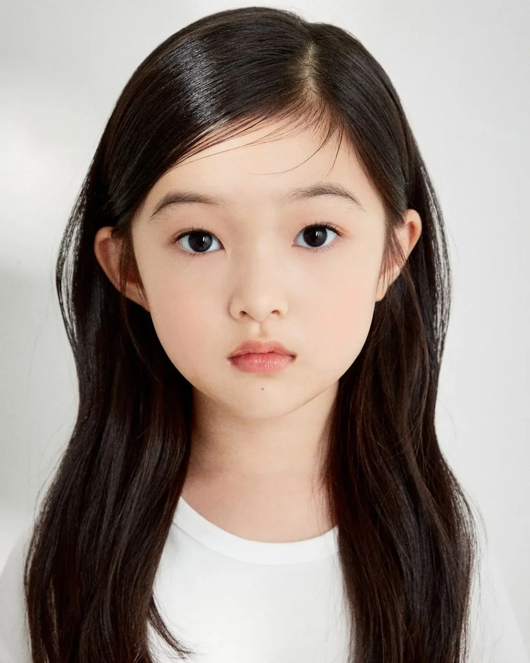 Yoon Chae-Na promotional profile image from 2016