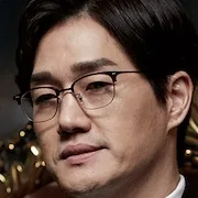 Yoo Ji-tae as Prosecutor Park Hee-soo