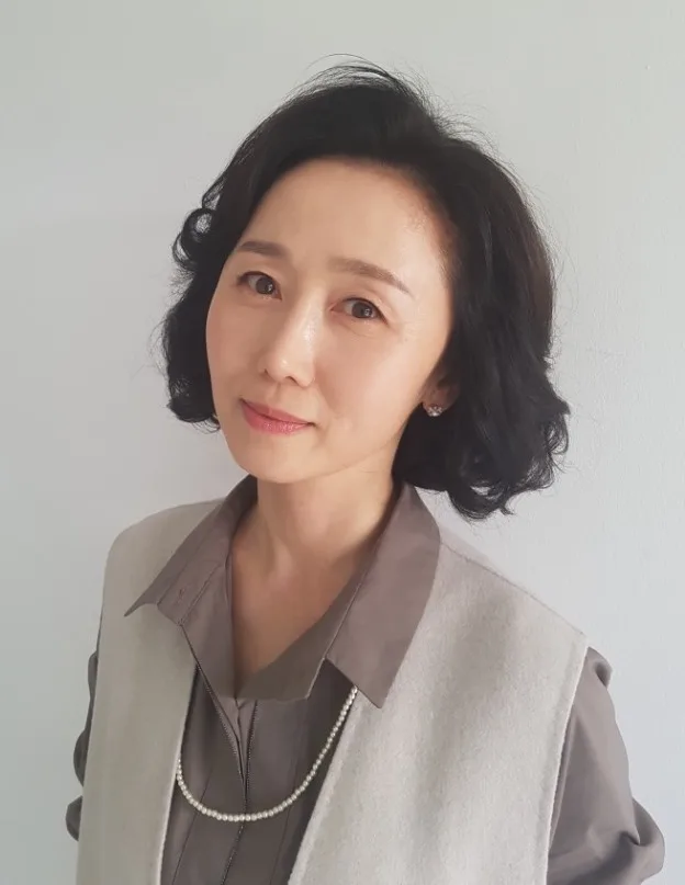 Portrait of South Korean actress Lee Ji-ha