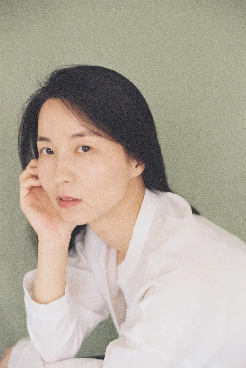 Profile photograph of actress Lee Seul-Yi