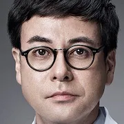 Kosuke Suzuki as Mamoru Hara