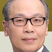 Bokuzo Masana portrays Kazuya Shimoji