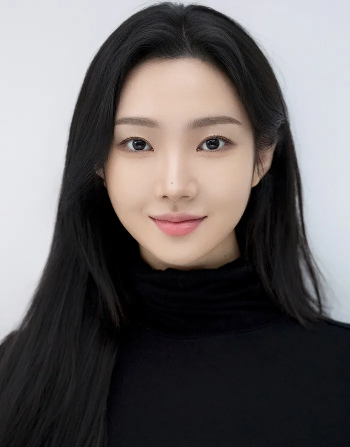 Shin Yoo-Rim profile portrait
