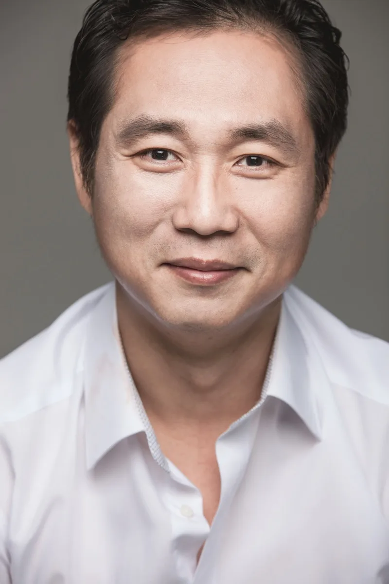 Portrait photograph of South Korean actor Park Jeong-Min, born in 1973.